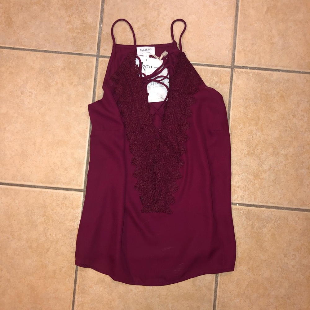 Never worn maroon lace up top!